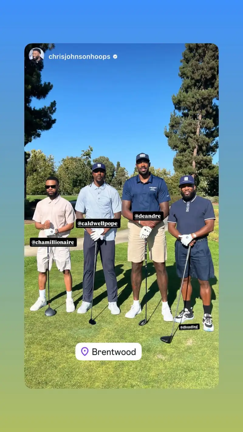 高端运动!波普ins转发与小乔丹等人打高尔夫球的合影