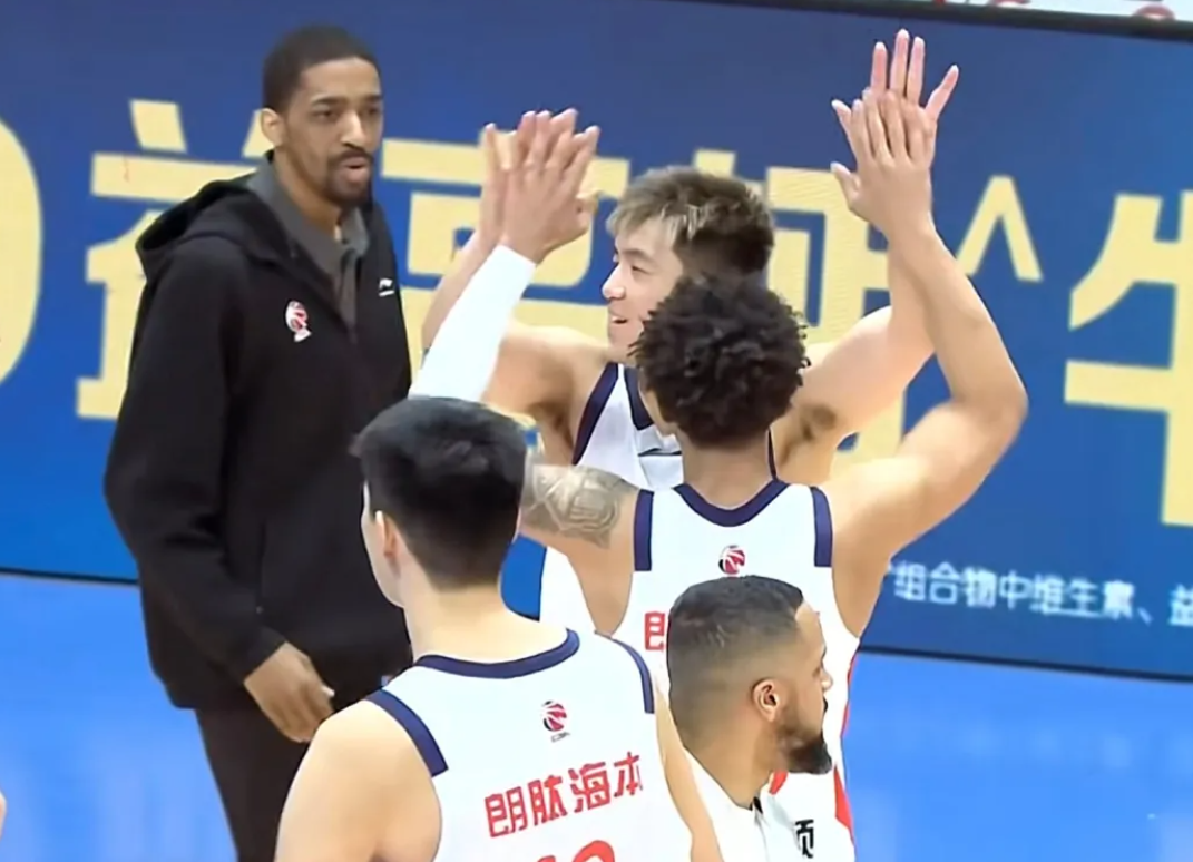 b体育官网-复出两场都赢了！郭艾伦表现神勇，辽篮后悔了吗？